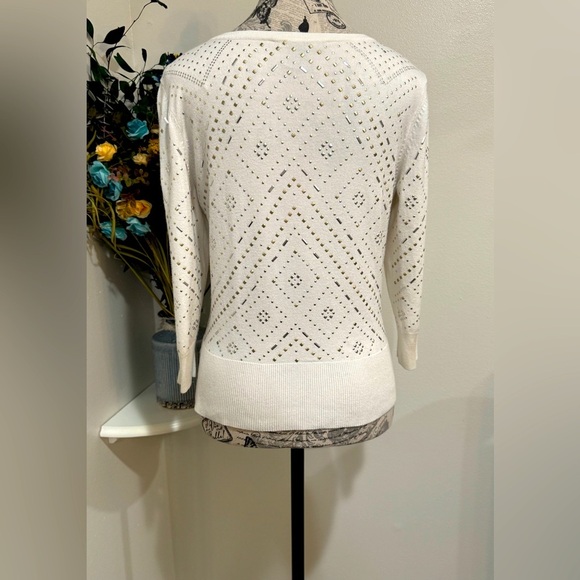White House Black Market White Cardigan Gold/silver bead snap front closure sz M - Picture 4 of 8
